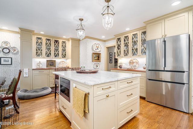 504 Ridgewood Rd, Louisville, KY 40207