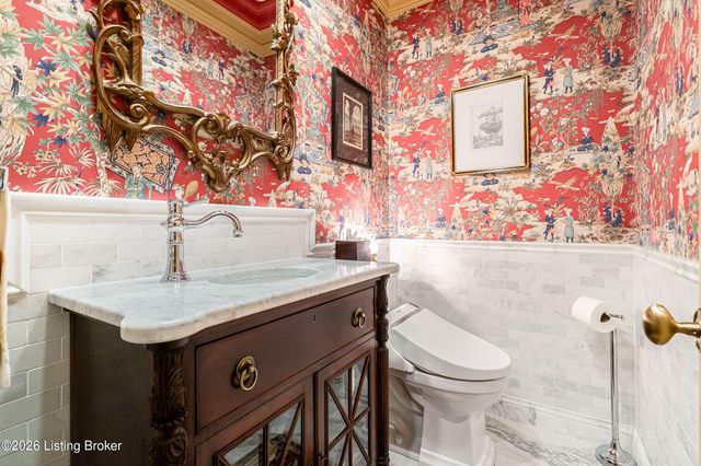 504 Ridgewood Rd, Louisville, KY 40207