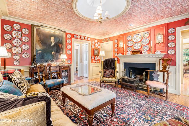 504 Ridgewood Rd, Louisville, KY 40207