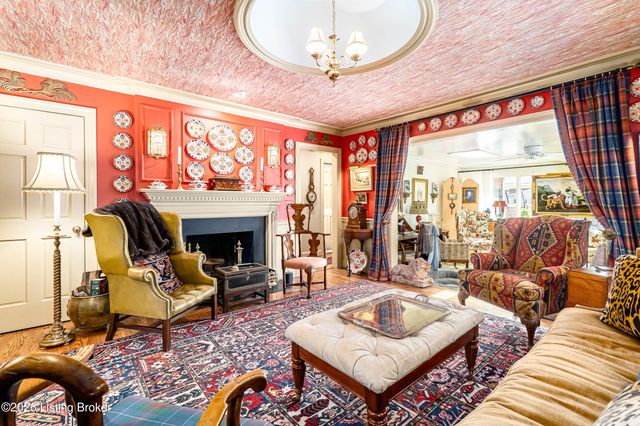 504 Ridgewood Rd, Louisville, KY 40207