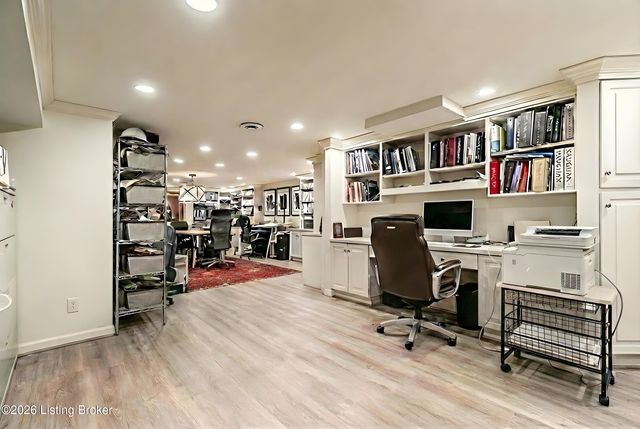 504 Ridgewood Rd, Louisville, KY 40207