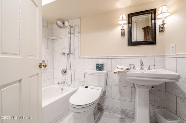 504 Ridgewood Rd, Louisville, KY 40207