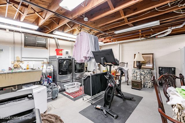 504 Ridgewood Rd, Louisville, KY 40207