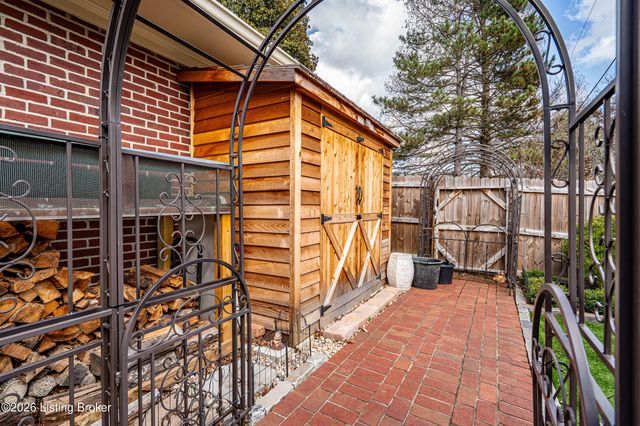 504 Ridgewood Rd, Louisville, KY 40207