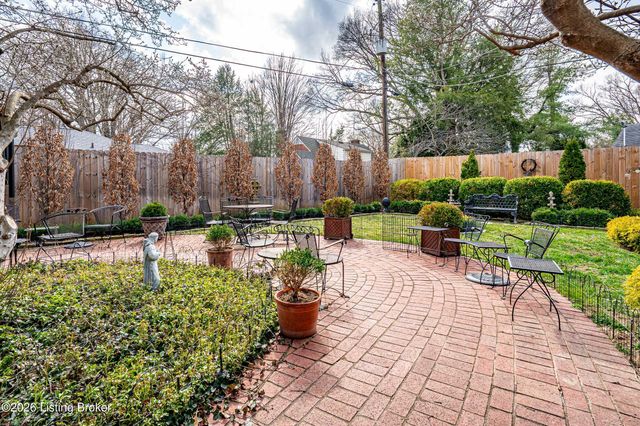 504 Ridgewood Rd, Louisville, KY 40207