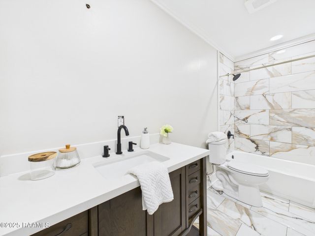 208 Debby Drive, Lafayette, LA 70503