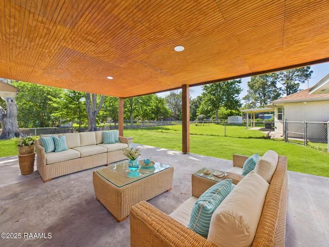 208 Debby Drive, Lafayette, LA 70503