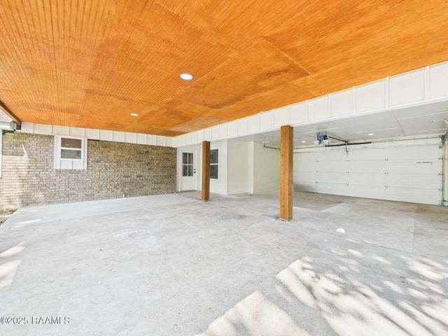 208 Debby Drive, Lafayette, LA 70503