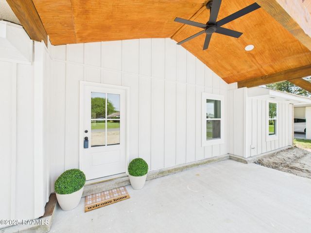 208 Debby Drive, Lafayette, LA 70503