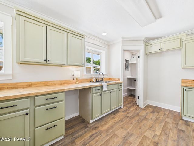 208 Debby Drive, Lafayette, LA 70503