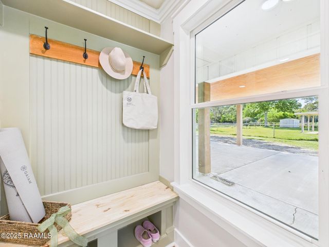 208 Debby Drive, Lafayette, LA 70503