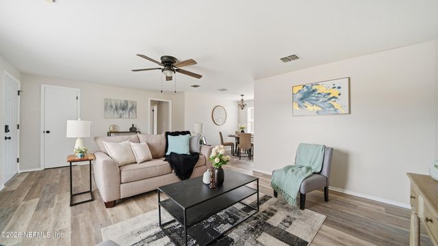 8124 JEANWOOD Drive, Jacksonville, FL 32210