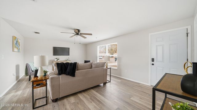 8124 JEANWOOD Drive, Jacksonville, FL 32210