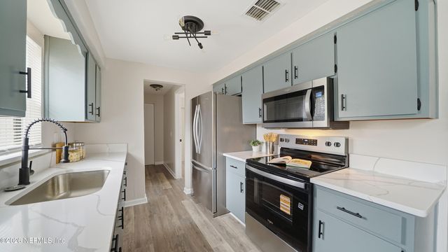 8124 JEANWOOD Drive, Jacksonville, FL 32210