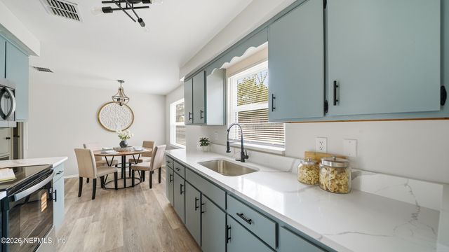 8124 JEANWOOD Drive, Jacksonville, FL 32210