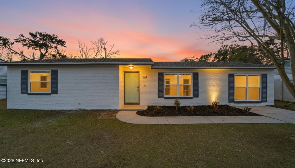 8124 JEANWOOD Drive, Jacksonville, FL 32210