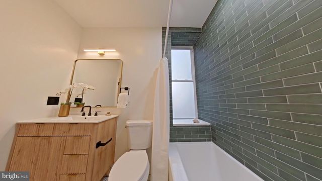 1613 N 33RD ST, Philadelphia, PA 19121