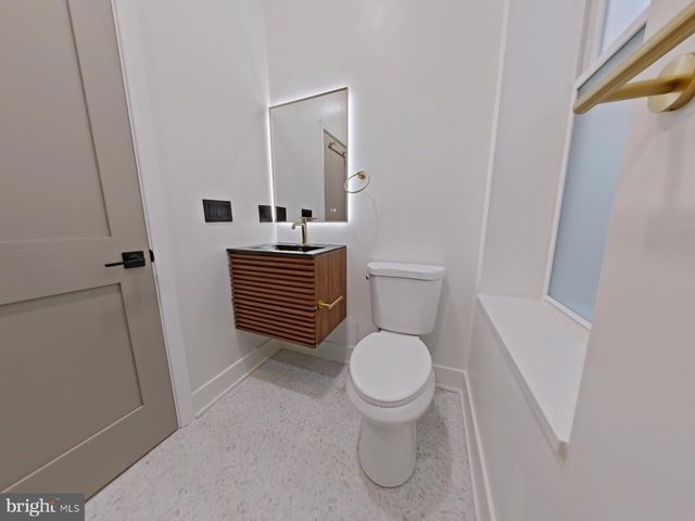 1613 N 33RD ST, Philadelphia, PA 19121