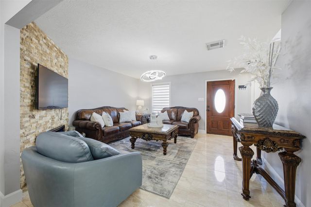 8927 Aspen Place Drive, Houston, TX 77071