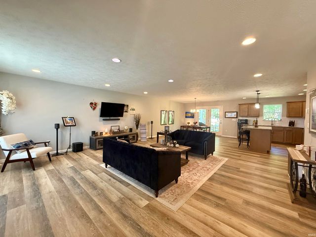 5533 Hillside Trail, Newburgh, IN 47630