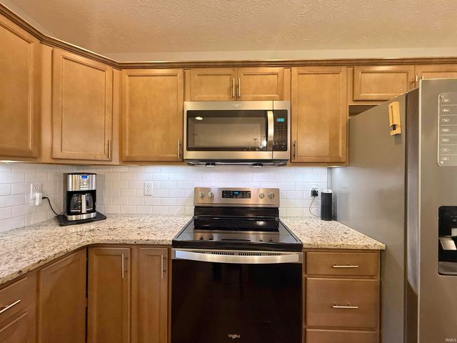 5533 Hillside Trail, Newburgh, IN 47630