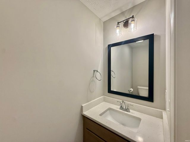 5533 Hillside Trail, Newburgh, IN 47630