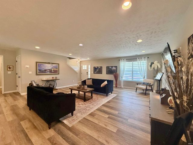 5533 Hillside Trail, Newburgh, IN 47630