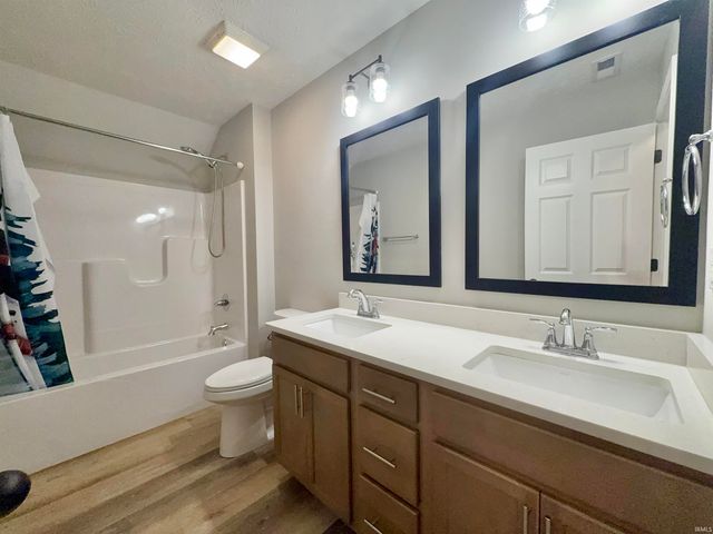 5533 Hillside Trail, Newburgh, IN 47630