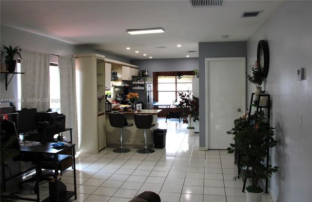 2102 SW 106th Ct, Miami, FL 33165