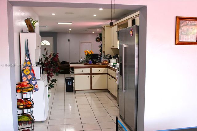 2102 SW 106th Ct, Miami, FL 33165