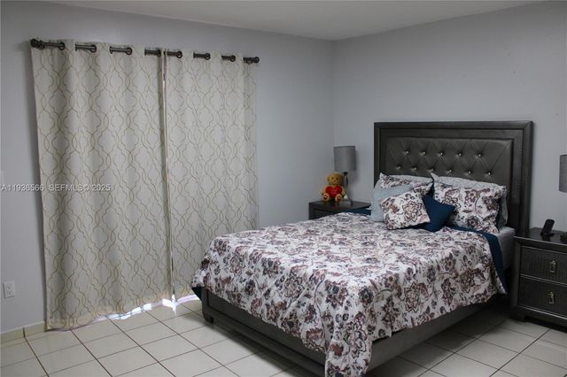 2102 SW 106th Ct, Miami, FL 33165