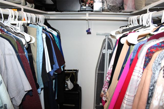 2102 SW 106th Ct, Miami, FL 33165