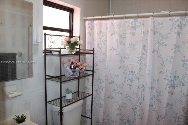 2102 SW 106th Ct, Miami, FL 33165