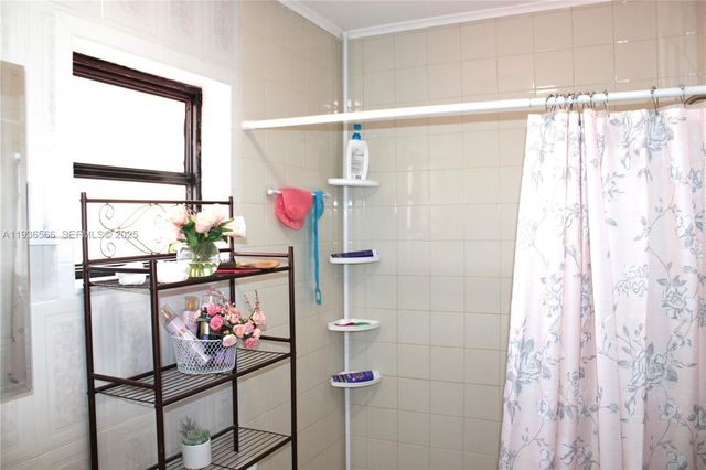 2102 SW 106th Ct, Miami, FL 33165