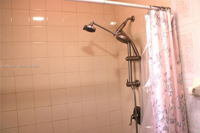 2102 SW 106th Ct, Miami, FL 33165