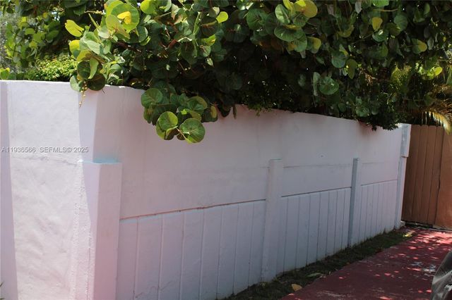 2102 SW 106th Ct, Miami, FL 33165