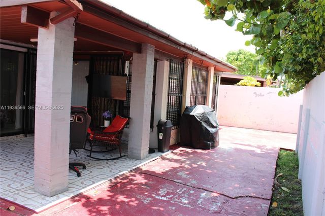 2102 SW 106th Ct, Miami, FL 33165