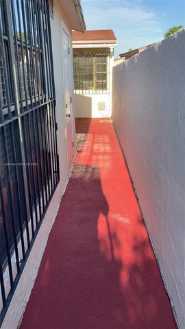 2102 SW 106th Ct, Miami, FL 33165