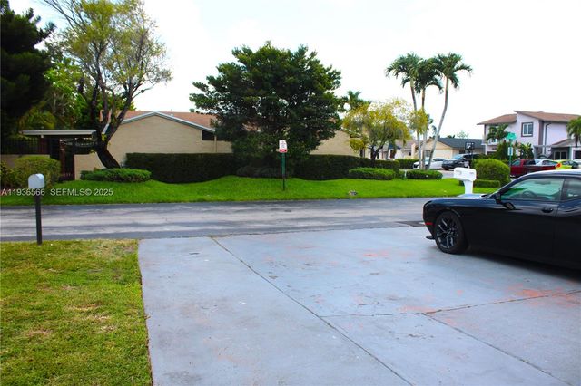 2102 SW 106th Ct, Miami, FL 33165