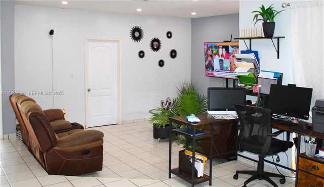 2102 SW 106th Ct, Miami, FL 33165