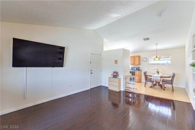 5330 Portavilla Court 203, Las Vegas, NV 89122