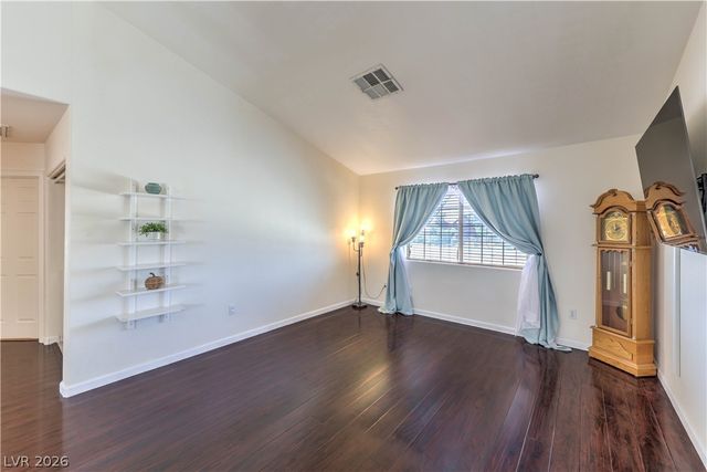 5330 Portavilla Court 203, Las Vegas, NV 89122