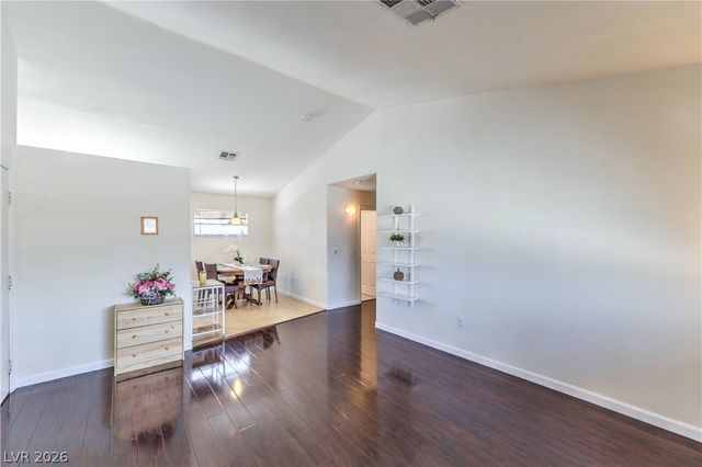 5330 Portavilla Court 203, Las Vegas, NV 89122