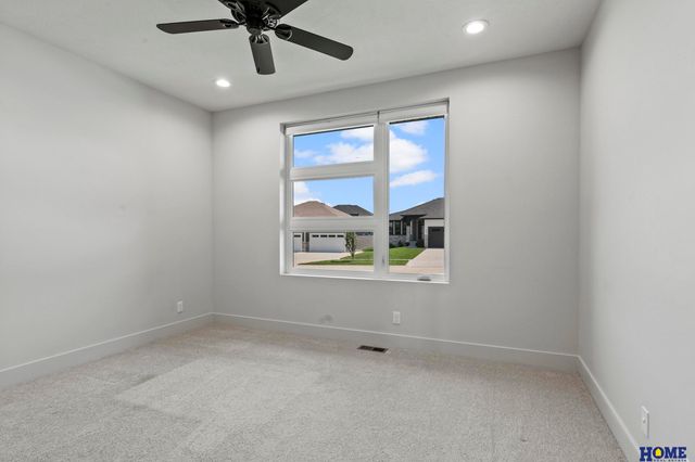 901 N 105th Street, Lincoln, NE 68527