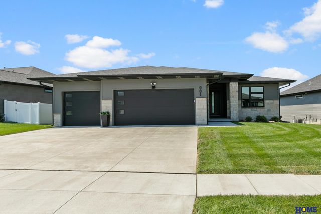 901 N 105th Street, Lincoln, NE 68527