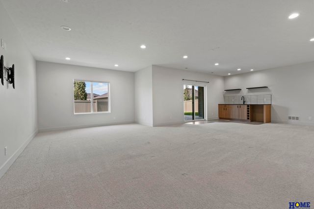 901 N 105th Street, Lincoln, NE 68527