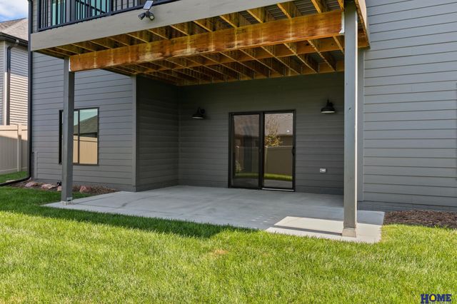 901 N 105th Street, Lincoln, NE 68527