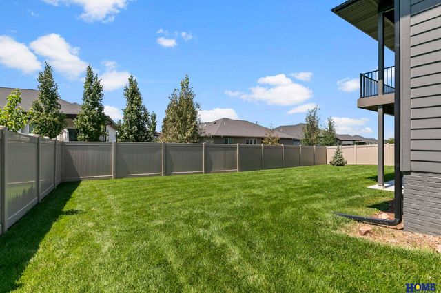 901 N 105th Street, Lincoln, NE 68527