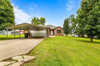 107 West Summit Street, Aurora, MO 65605