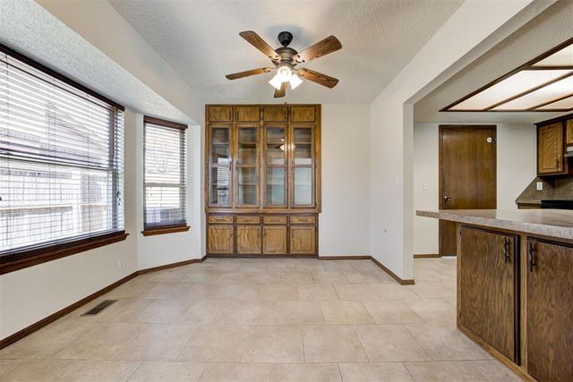 1046 Walsh Lane, Yukon, OK 73099